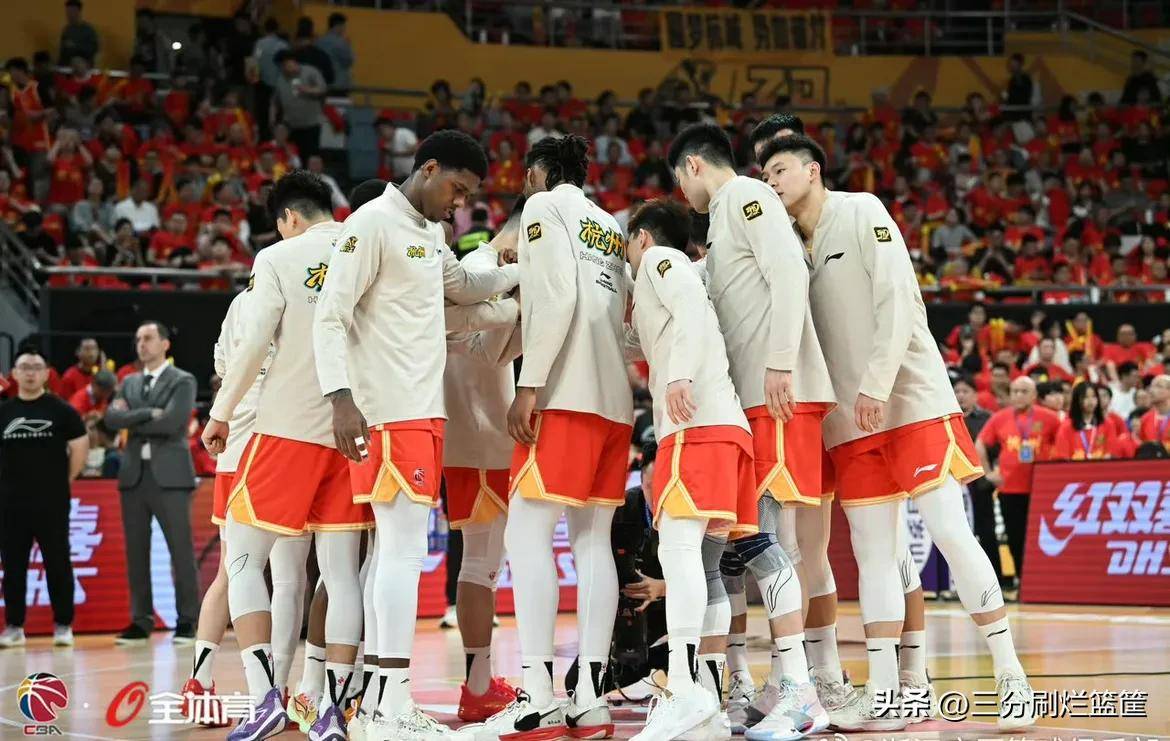 球队受伤情况频发，大将赛季报销成悬念的简单介绍